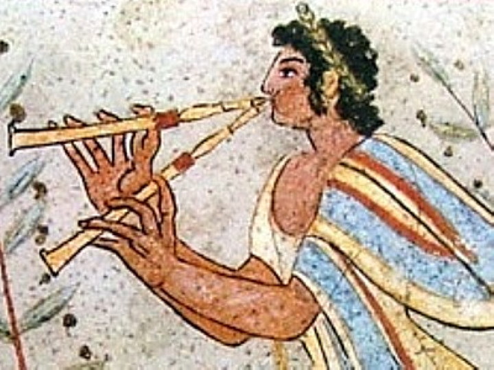 Музыкант играющий на авлосе