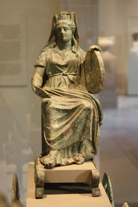 Статуя Кибелы с тимпаном