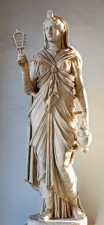 Римская статуя Исиды с систром