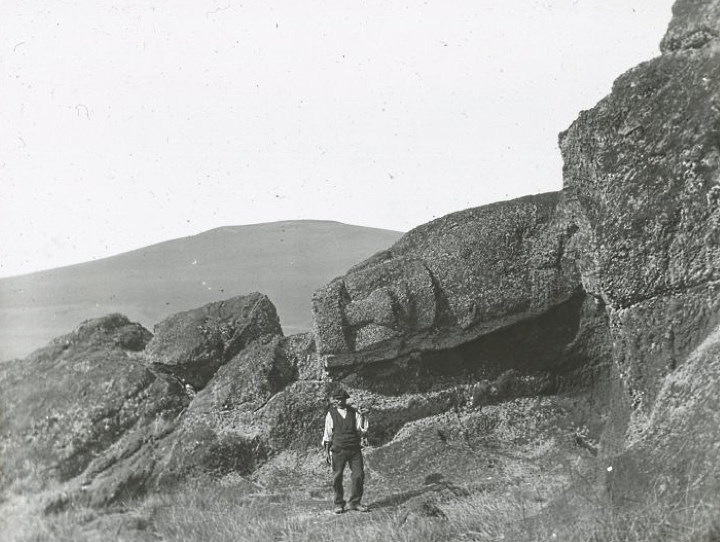 Моаи в каменоломне