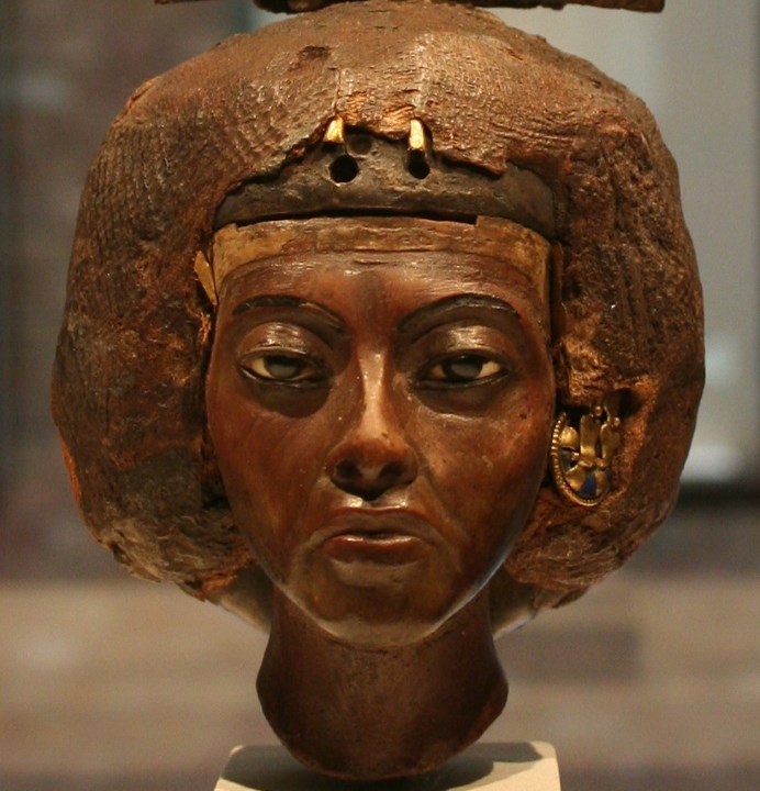 Скульптура царицы Тии