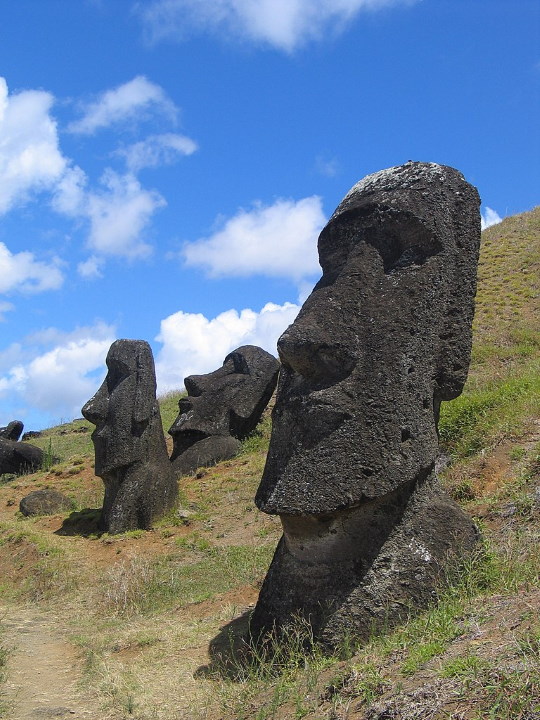 Статуи острвоа Пасхи