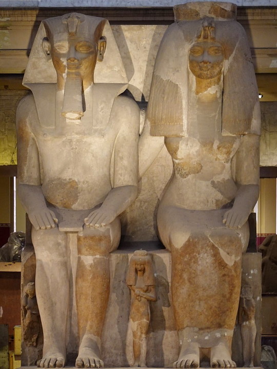 Статуя Аменхотепа III и Тии